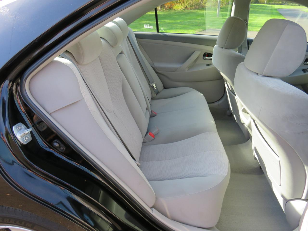 Toyota Camry Base 6-Spd AT 2011