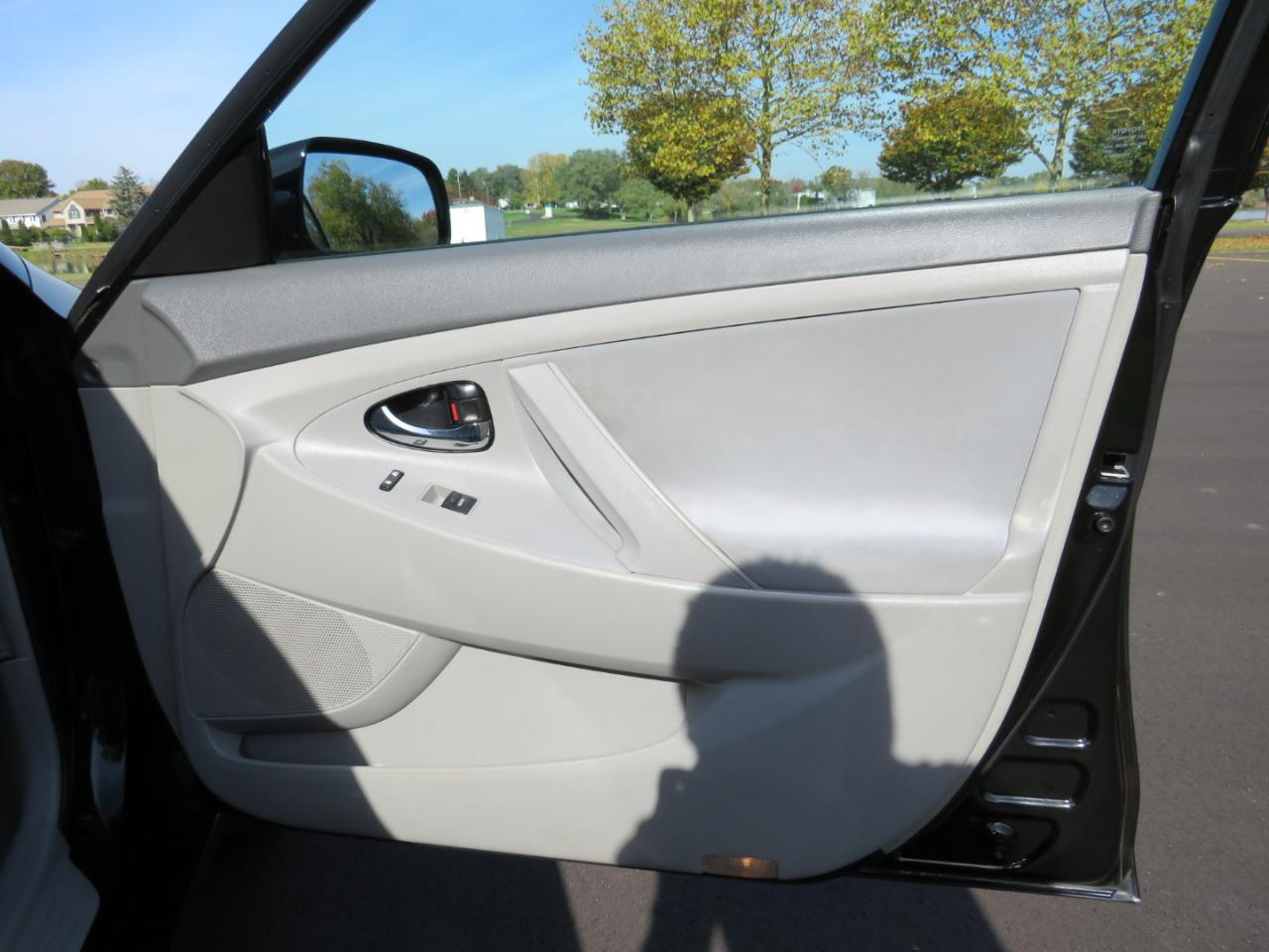 Toyota Camry Base 6-Spd AT 2011