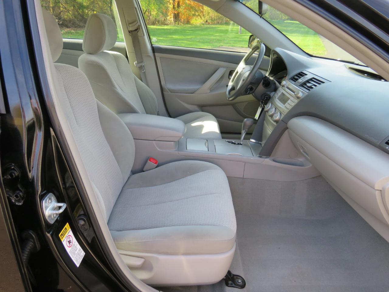 Toyota Camry Base 6-Spd AT 2011