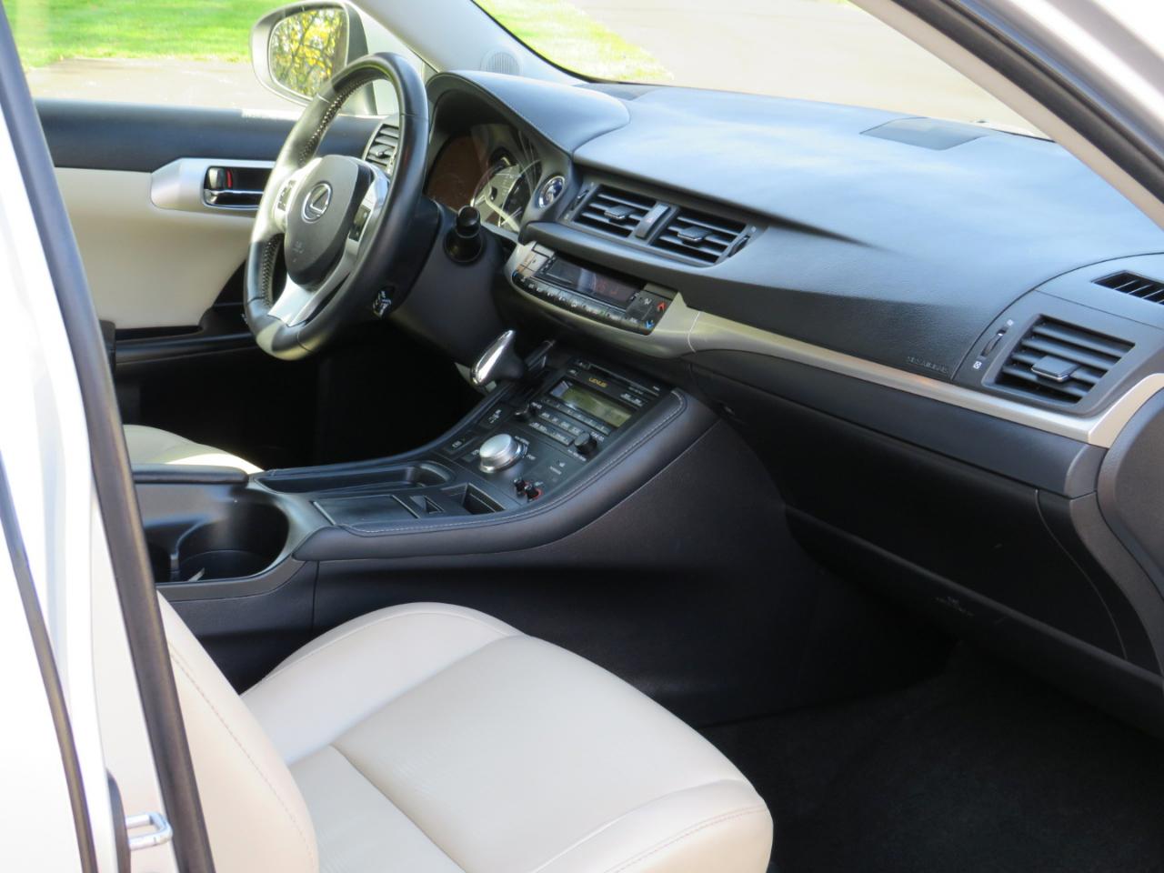Lexus CT 200h Base 2013