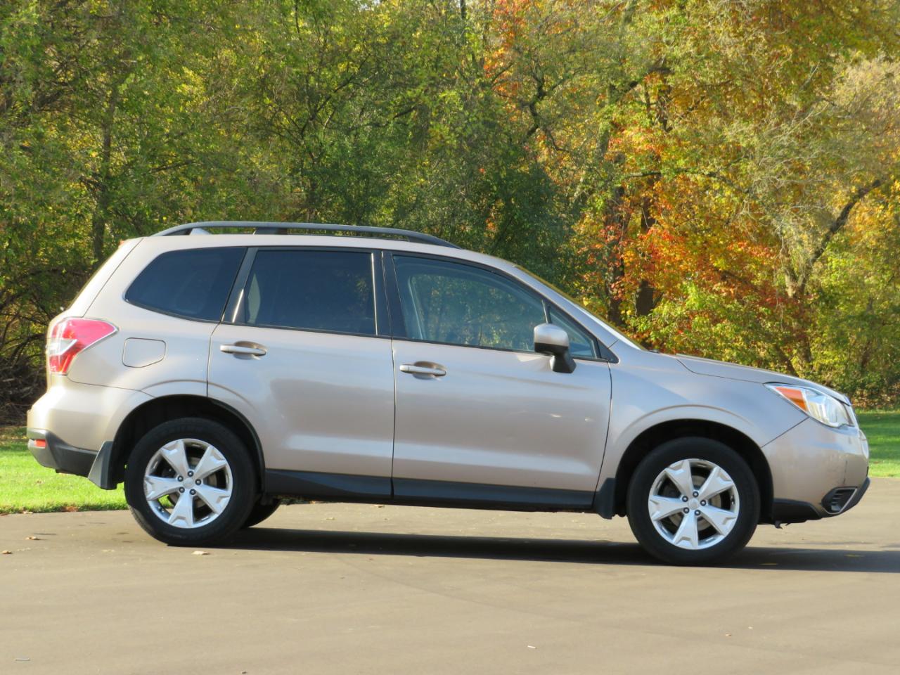 Subaru Forester 2.5i Premium PZEV CVT 2016