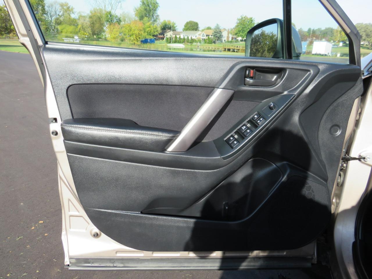 Subaru Forester 2.5i Premium PZEV CVT 2016