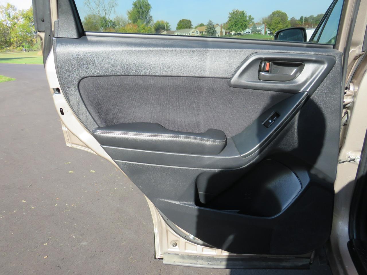 Subaru Forester 2.5i Premium PZEV CVT 2016
