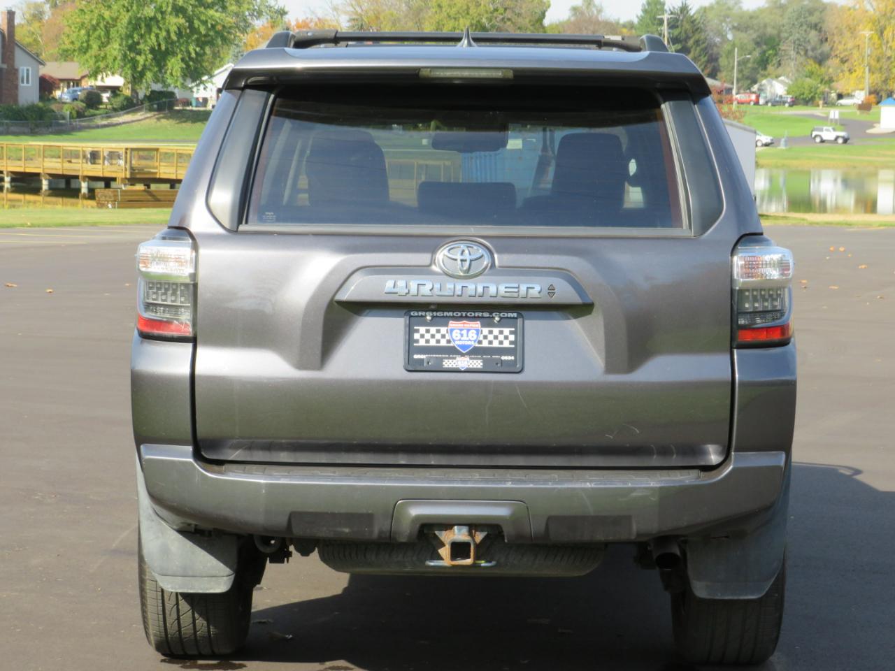 Toyota 4Runner SR5 4WD 2020