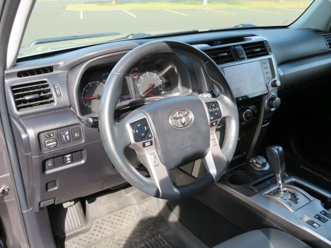 Toyota 4Runner SR5 4WD 2020