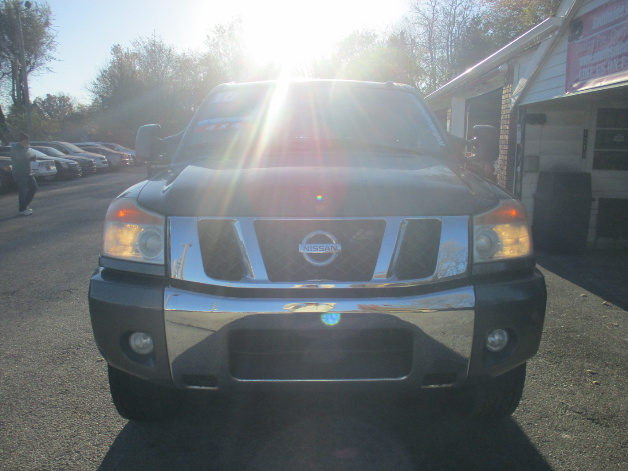 Nissan Titan XE Crew Cab 4WD SWB 2010