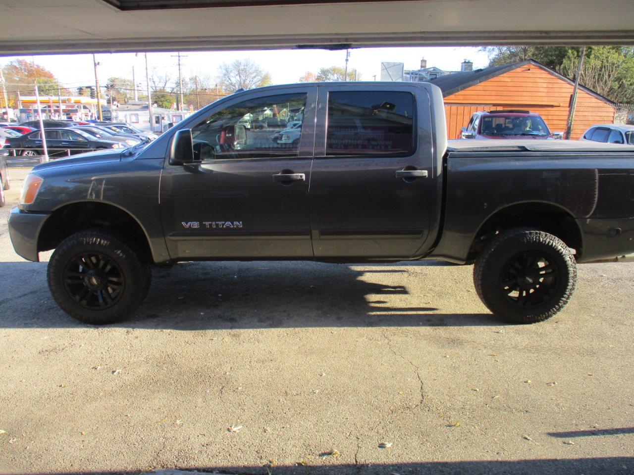 Nissan Titan XE Crew Cab 4WD SWB 2010