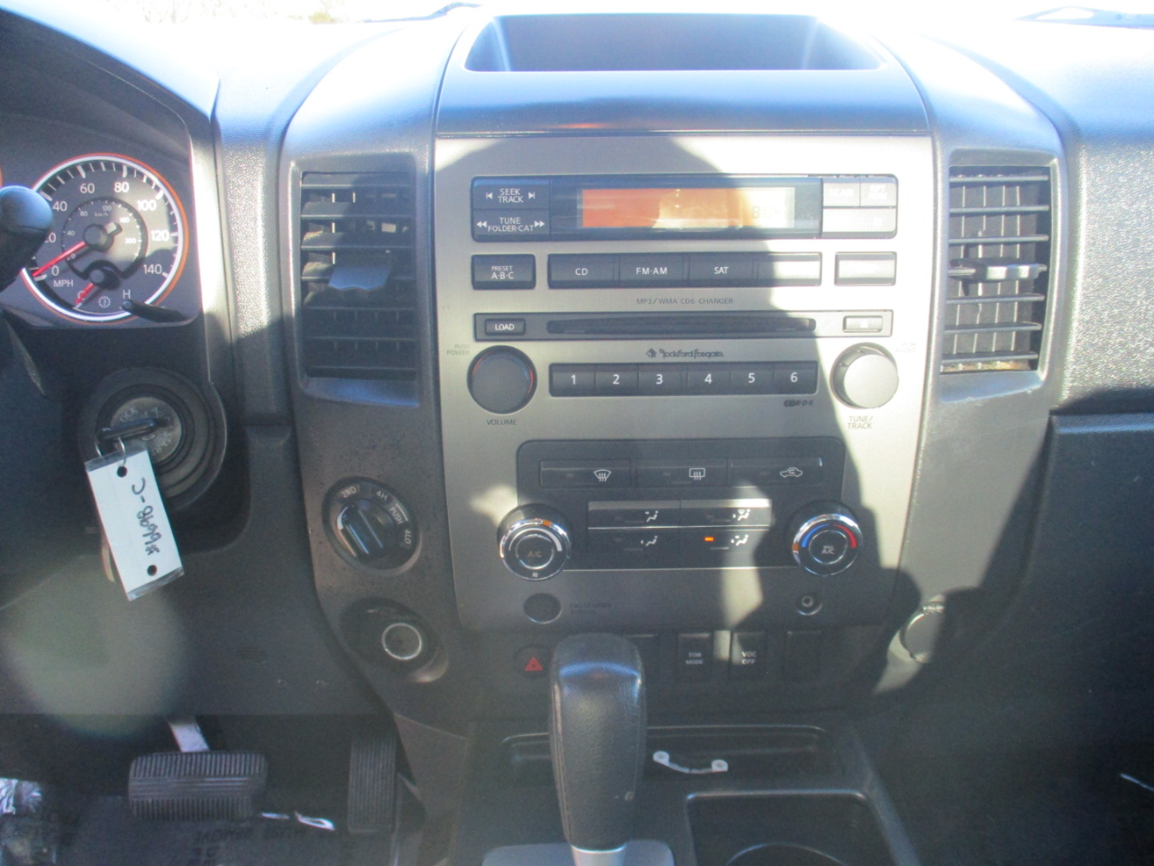 Nissan Titan XE Crew Cab 4WD SWB 2010