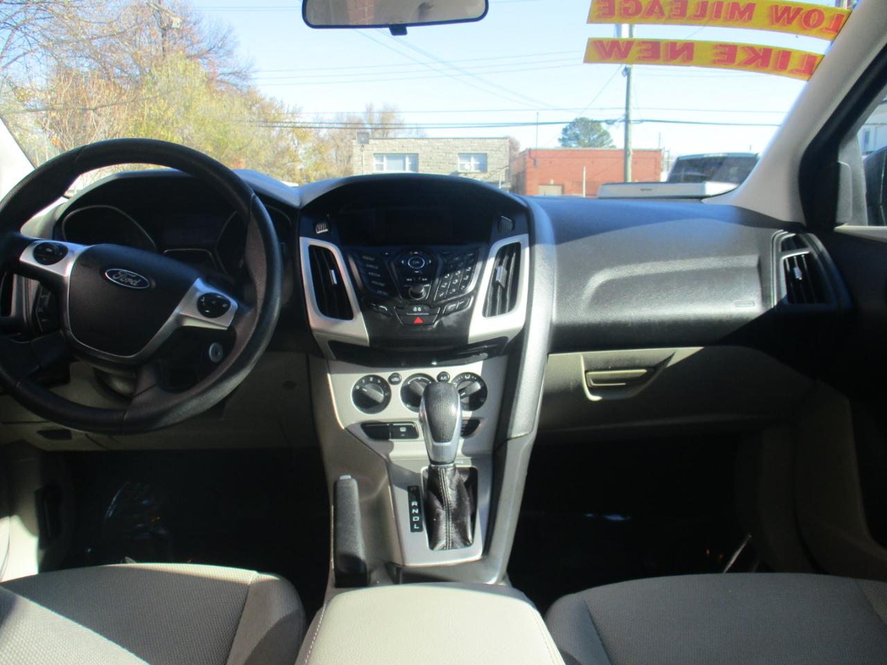 Ford Focus SE Sedan 2014