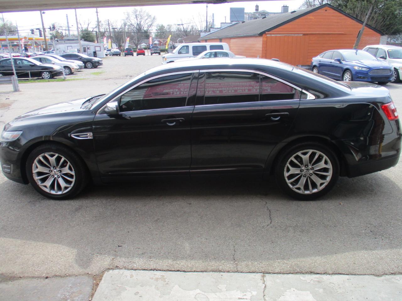 Ford Taurus Limited FWD 2013