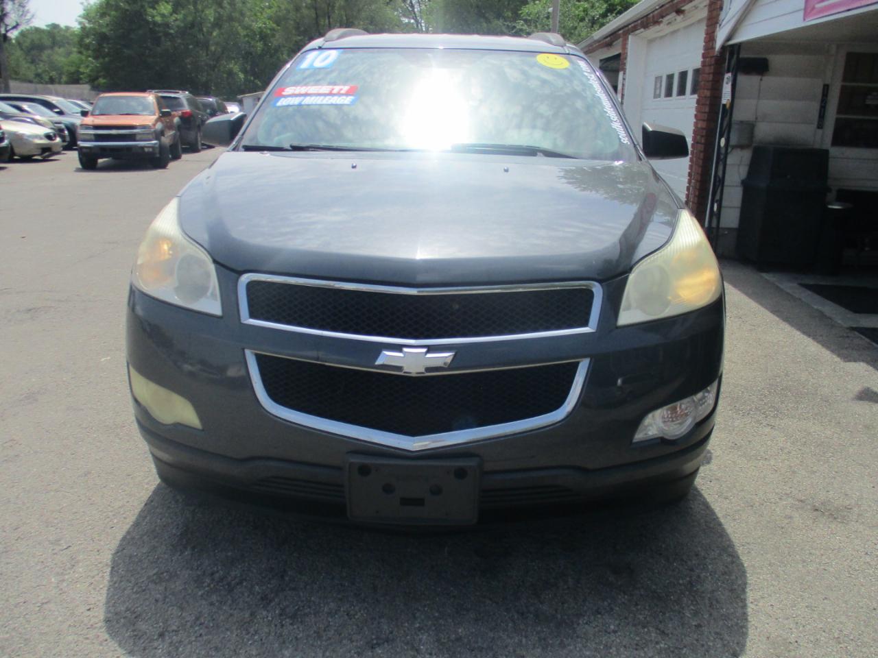 Chevrolet Traverse LS FWD 2010