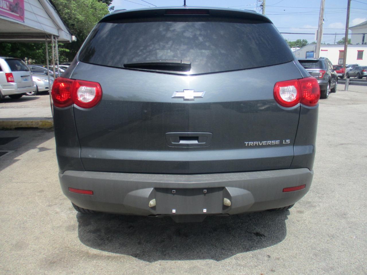 Chevrolet Traverse LS FWD 2010
