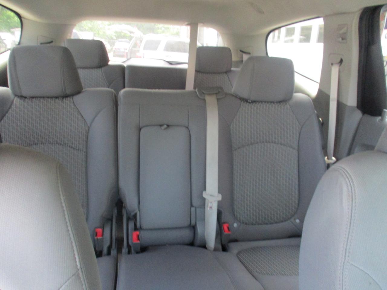 Chevrolet Traverse LS FWD 2010