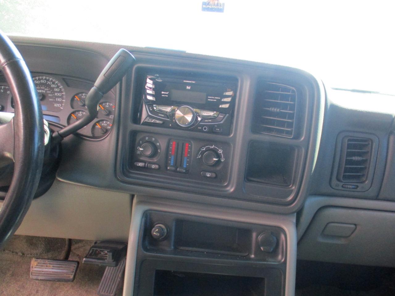 Chevrolet Suburban 1500 4WD 2003