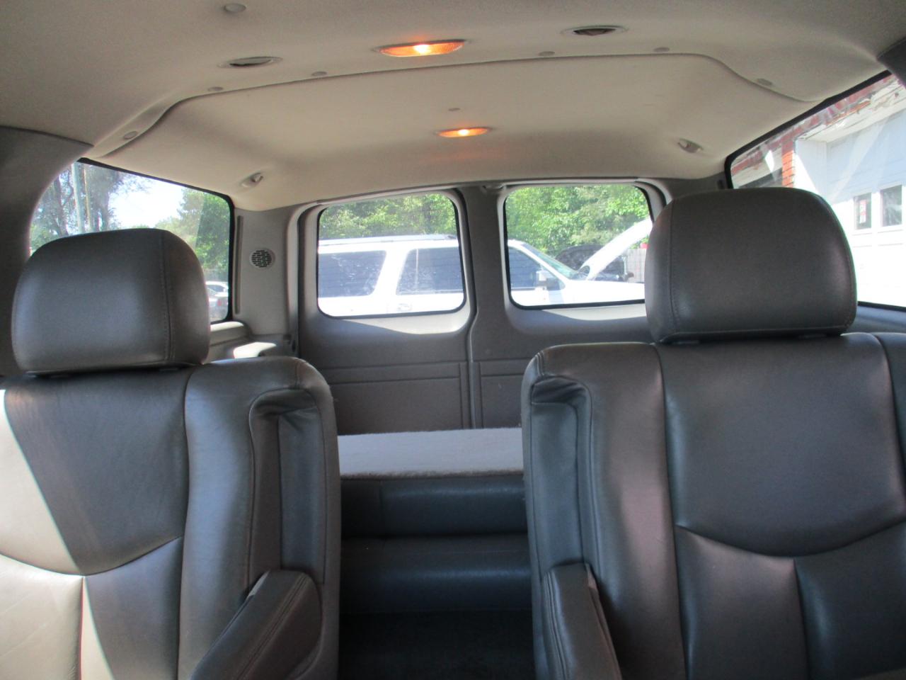 Chevrolet Suburban 1500 4WD 2003
