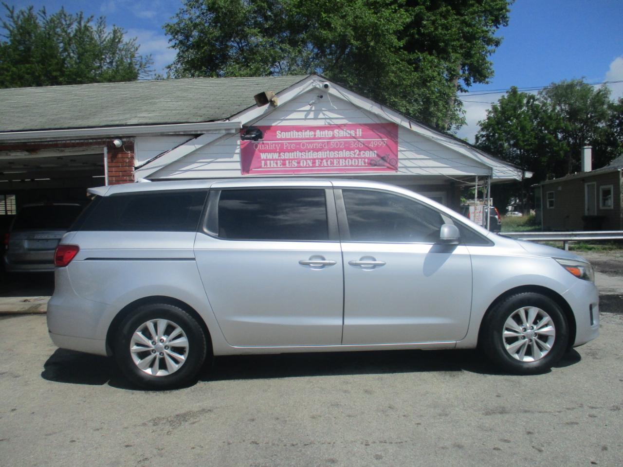 2015 Kia Sedona L's photo