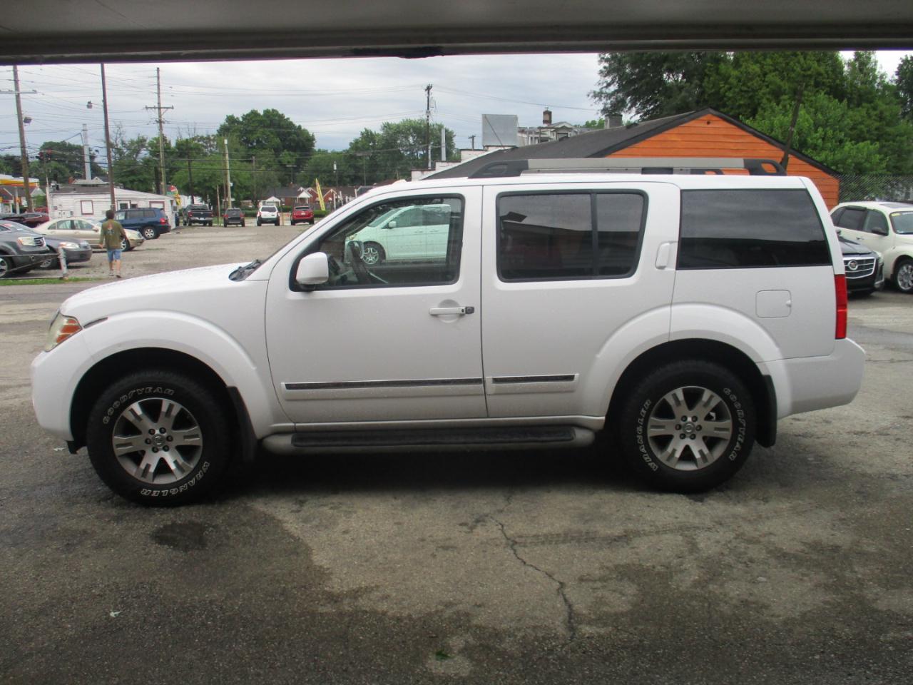 Nissan Pathfinder S 4WD 2012