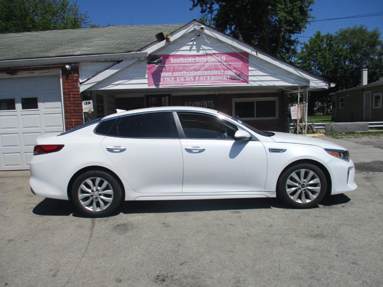 2017 Kia Optima LX AT's photo