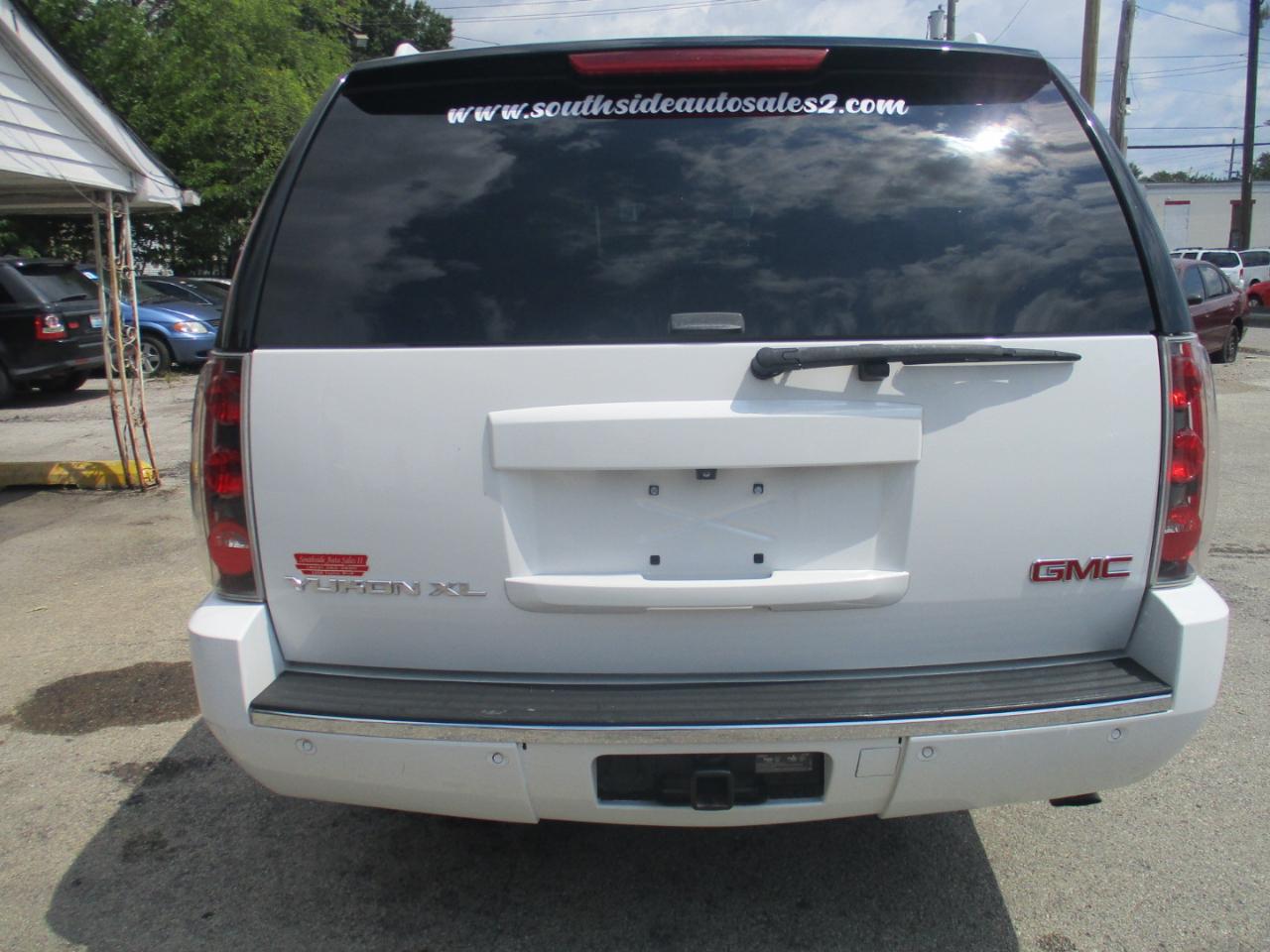 GMC Yukon Denali XL 2WD 2013