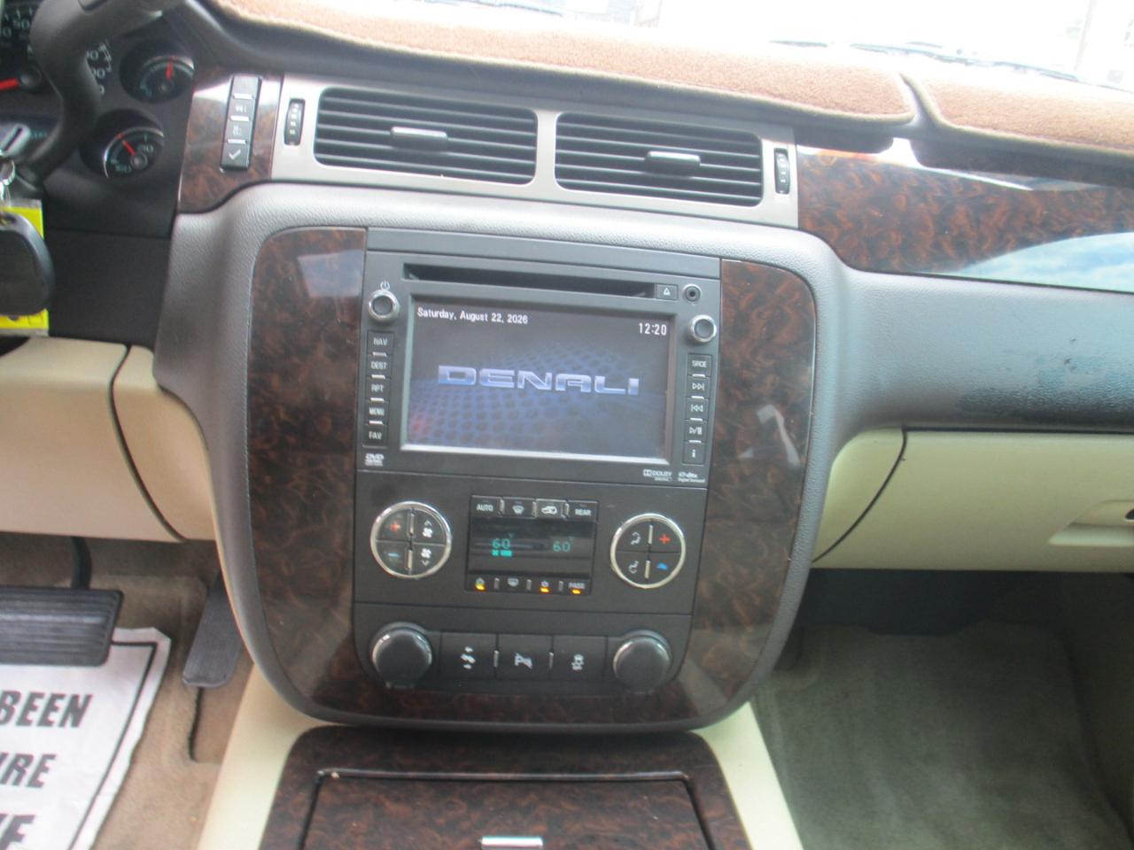 GMC Yukon Denali XL 2WD 2013