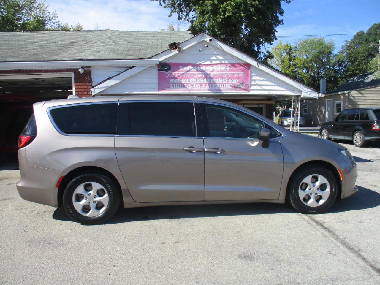 Chrysler Pacifica LX 2017