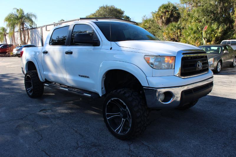 Toyota Tundra Tundra-Grade CrewMax 5.7L FFV 4WD 2011
