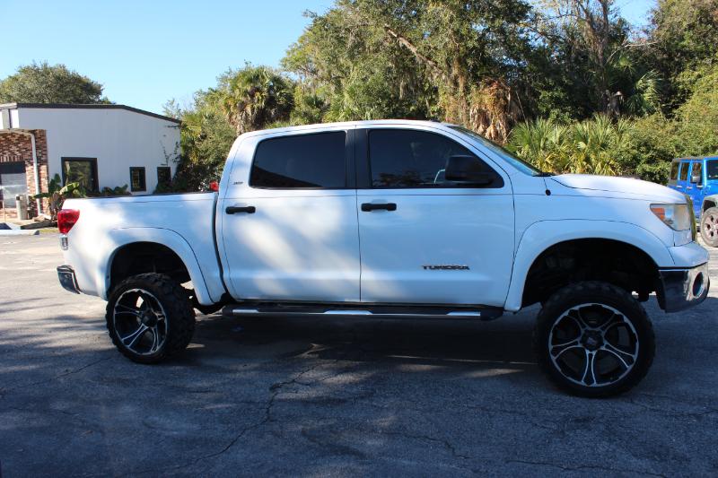 Toyota Tundra Tundra-Grade CrewMax 5.7L FFV 4WD 2011