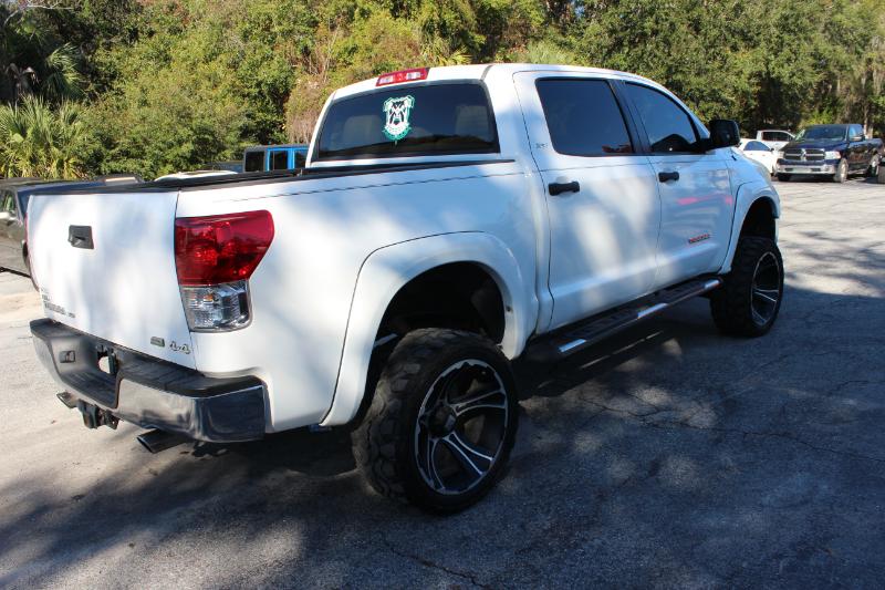 Toyota Tundra Tundra-Grade CrewMax 5.7L FFV 4WD 2011