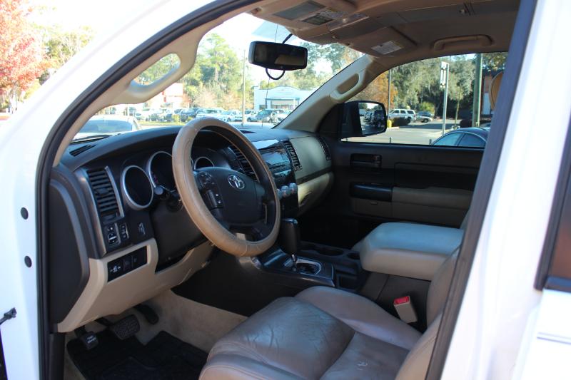 Toyota Tundra Tundra-Grade CrewMax 5.7L FFV 4WD 2011