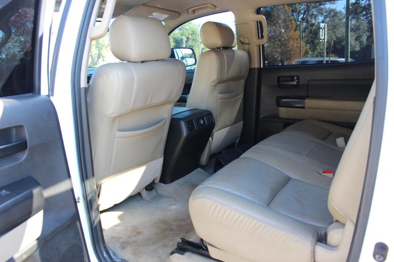 Toyota Tundra Tundra-Grade CrewMax 5.7L FFV 4WD 2011