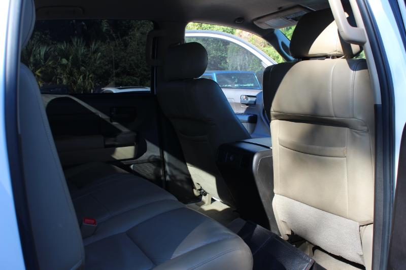 Toyota Tundra Tundra-Grade CrewMax 5.7L FFV 4WD 2011