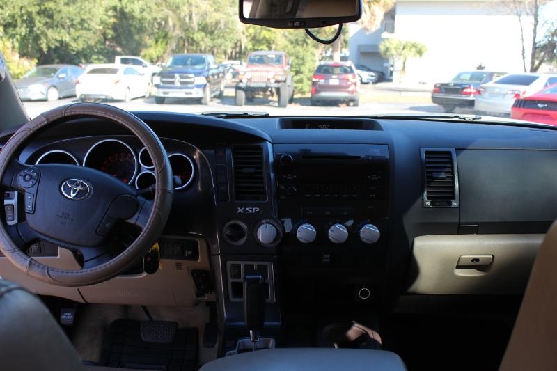 Toyota Tundra Tundra-Grade CrewMax 5.7L FFV 4WD 2011