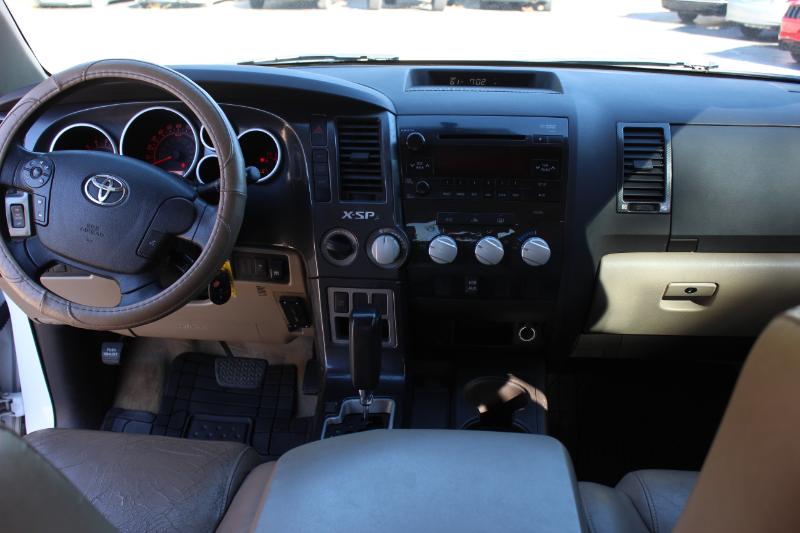 Toyota Tundra Tundra-Grade CrewMax 5.7L FFV 4WD 2011