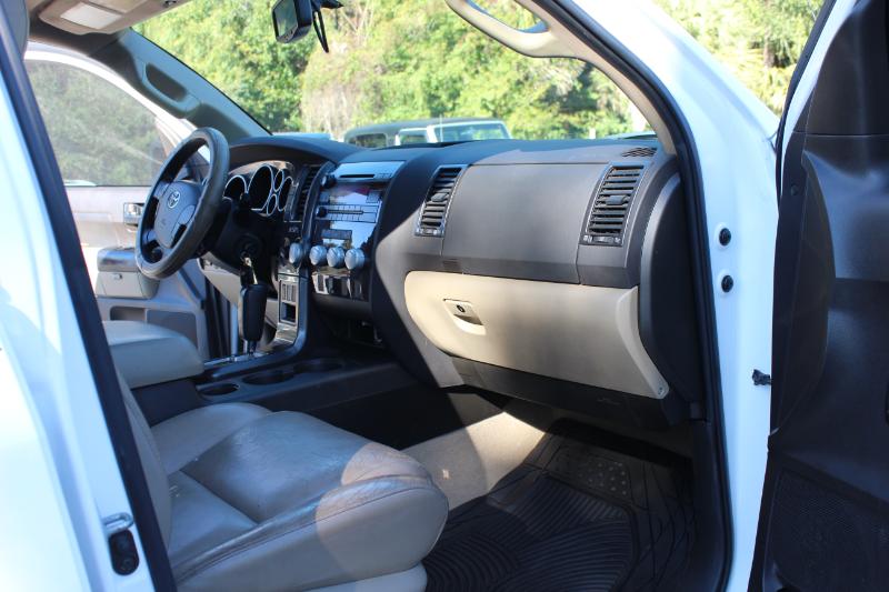 Toyota Tundra Tundra-Grade CrewMax 5.7L FFV 4WD 2011