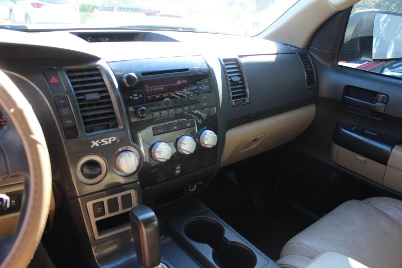 Toyota Tundra Tundra-Grade CrewMax 5.7L FFV 4WD 2011