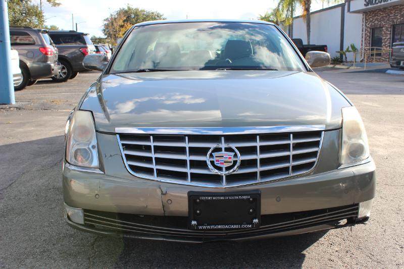 Cadillac DTS Luxury 2011