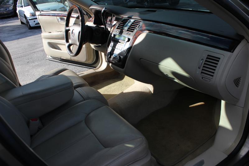 Cadillac DTS Luxury 2011