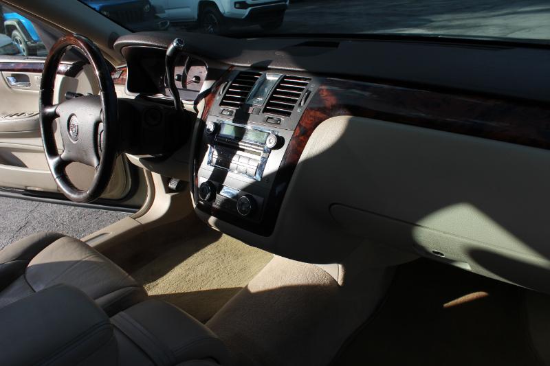 Cadillac DTS Luxury 2011