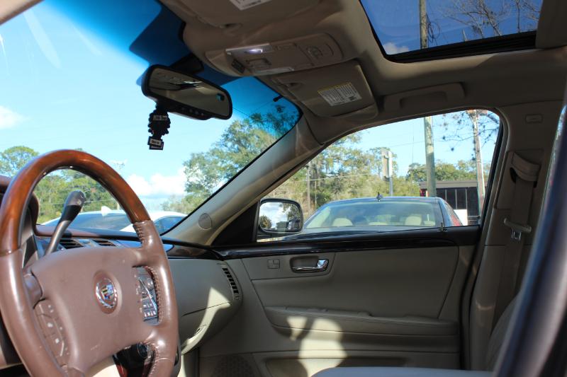 Cadillac DTS Luxury 2011