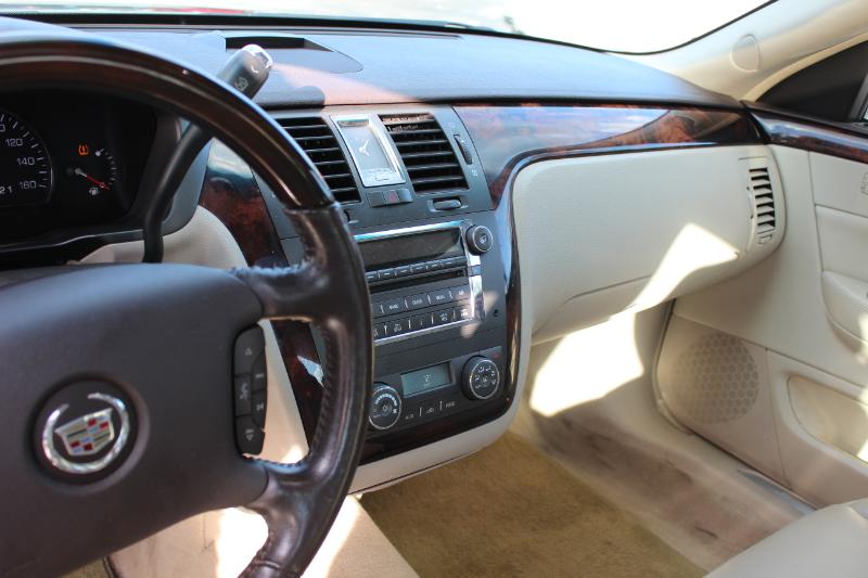 Cadillac DTS Luxury 2011