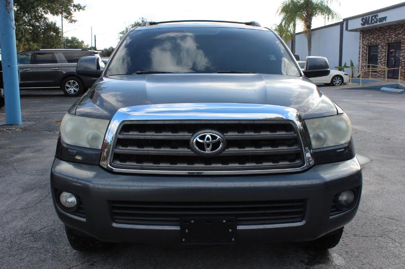 Toyota Sequoia SR5 5.7L 2WD 2011
