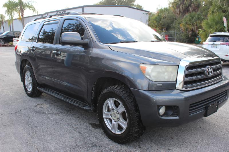 Toyota Sequoia SR5 5.7L 2WD 2011