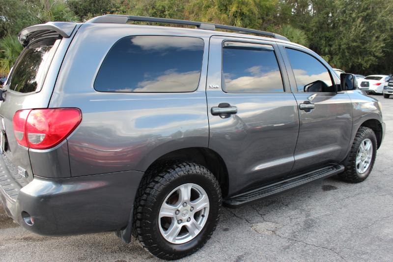 Toyota Sequoia SR5 5.7L 2WD 2011