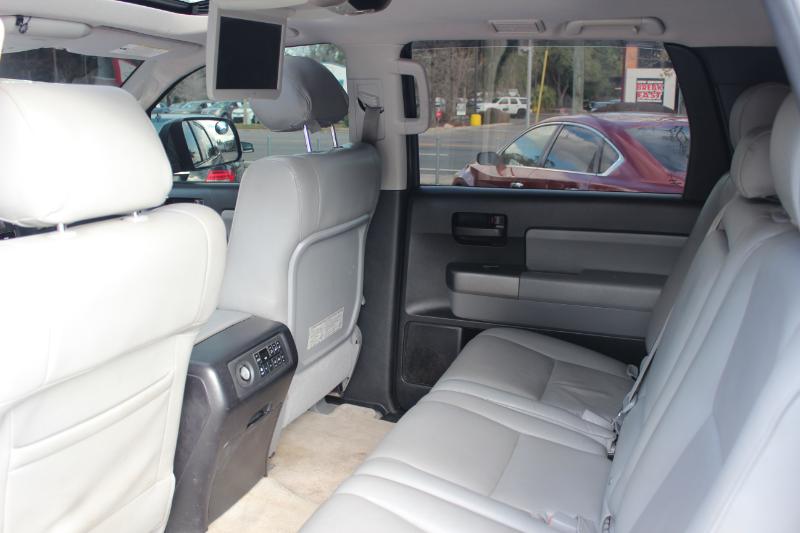 Toyota Sequoia SR5 5.7L 2WD 2011