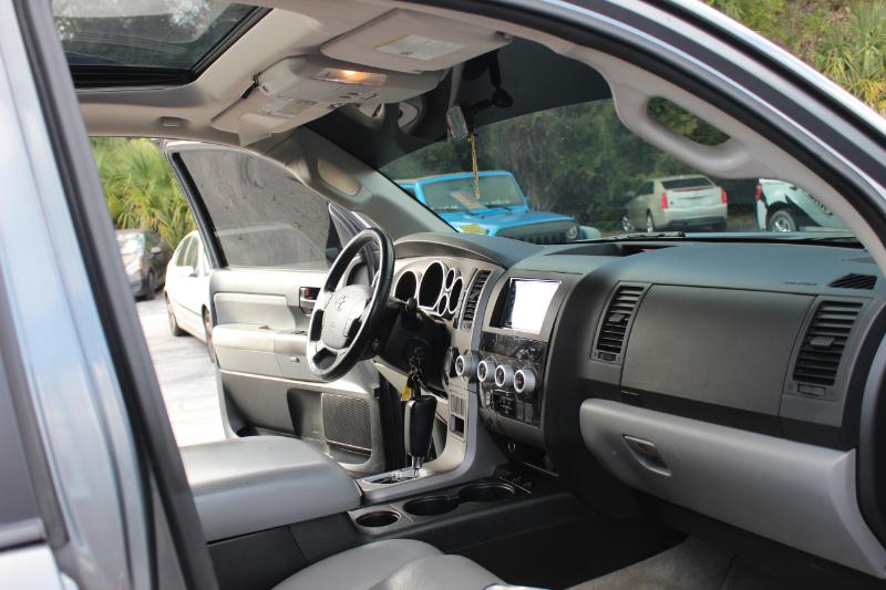 Toyota Sequoia SR5 5.7L 2WD 2011