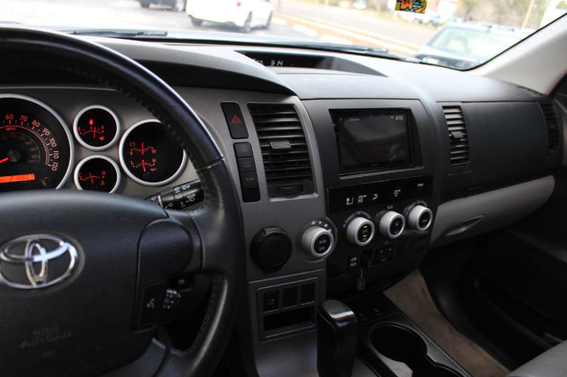 Toyota Sequoia SR5 5.7L 2WD 2011