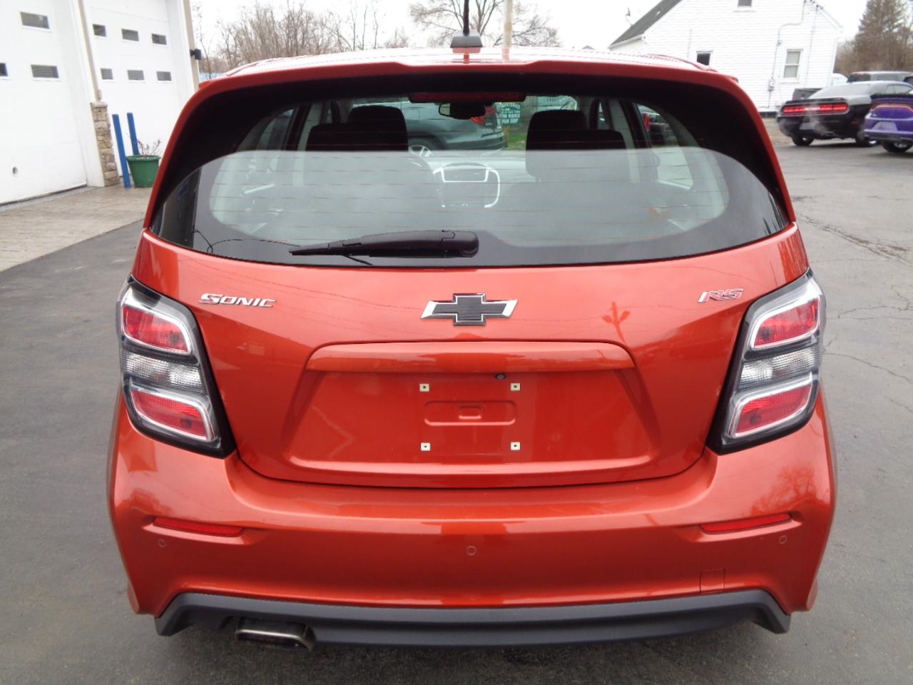 Chevrolet Sonic 5dr HB LT w/1SD 2020