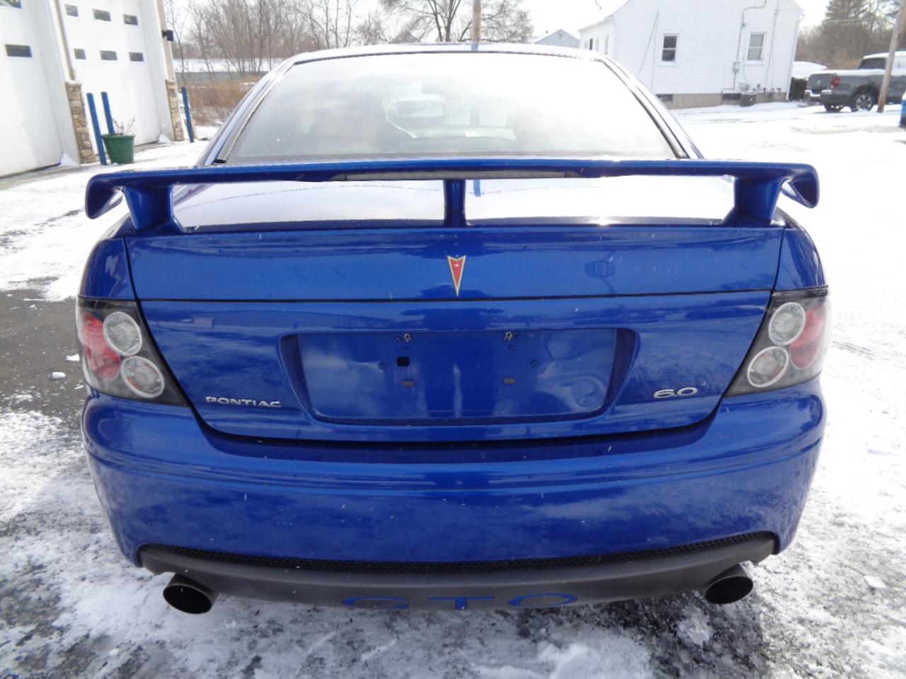 Pontiac GTO 2dr Cpe 2005