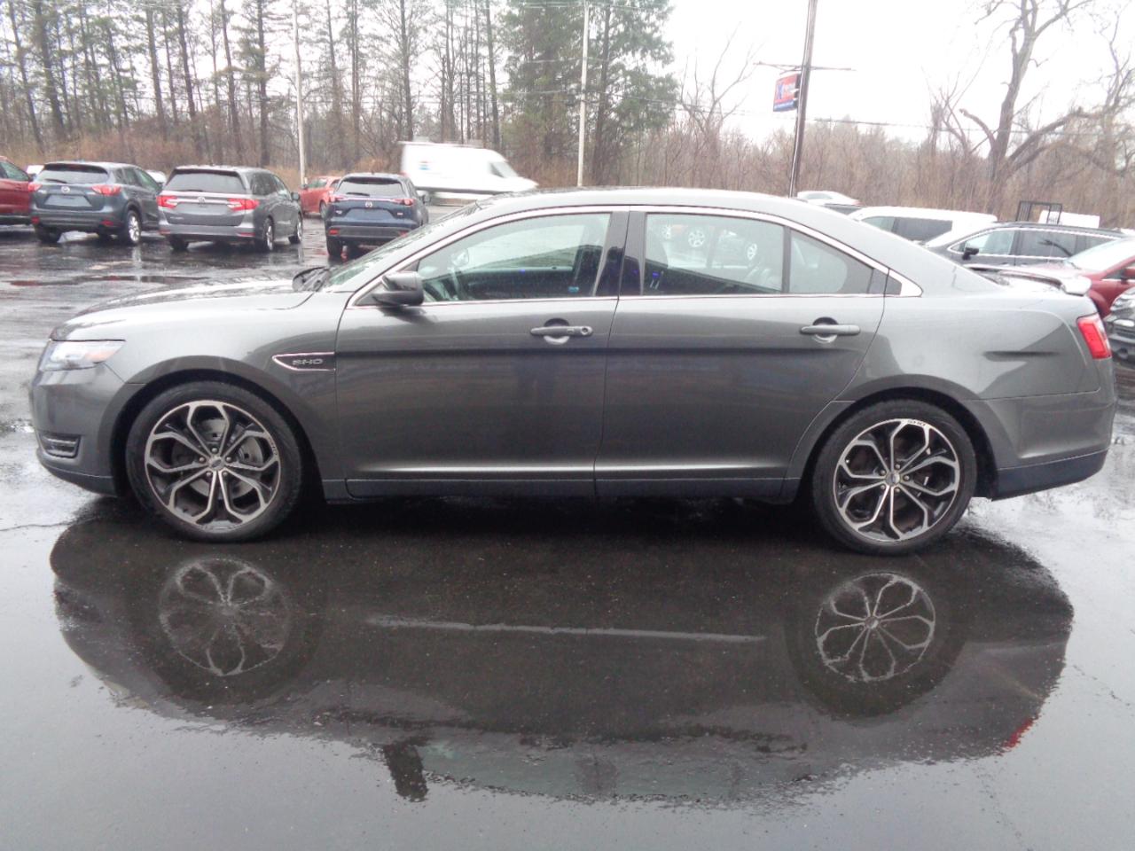 Ford Taurus 4dr Sdn SHO AWD 2015