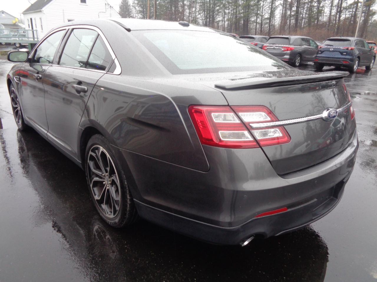 Ford Taurus 4dr Sdn SHO AWD 2015